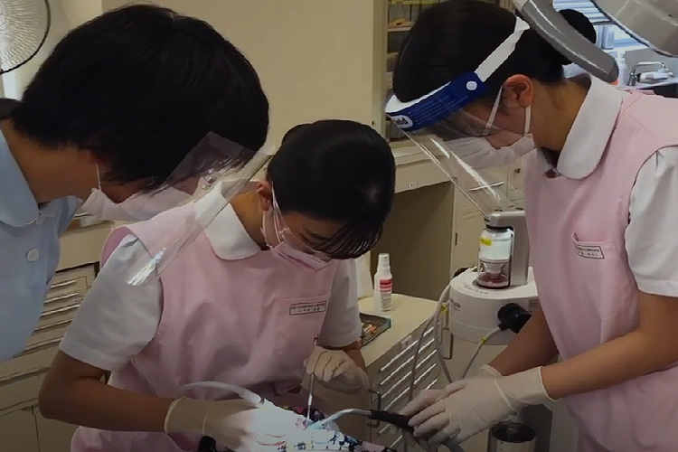 歯科予防処置論→歯面清掃機エアフロ―実習【動画】EMS japan