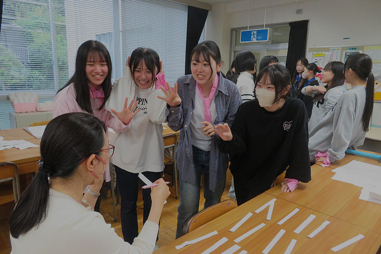 春のプチ遠足は校内レクでお楽しみ！